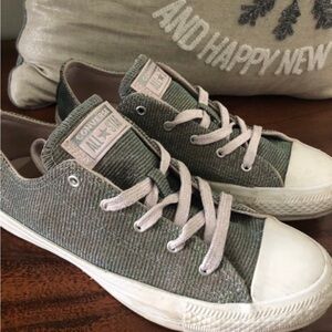 Converse sparkle shoes